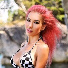 Tancerka erotyczna Olivia